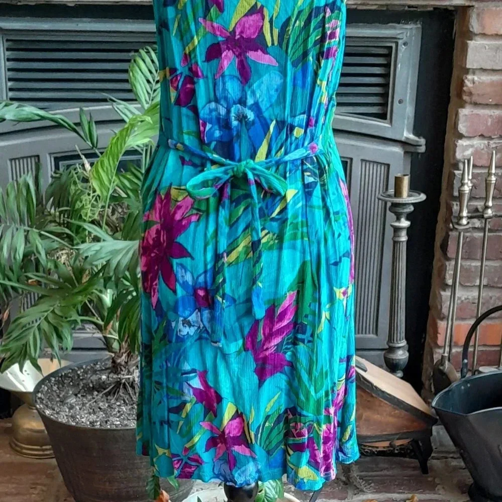 Rich's Sportswear Dress - Picture 6 of 6
